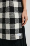 checked-wool-scarf-uxXihfzU-0.webp