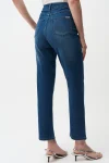 gia-slim-fit-jean-zhZQnsub-0.webp