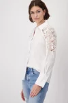 lace-shirt-sRxrmQFM-0.webp