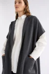 neuwt-hooded-poncho-foVbYAyj-0.webp