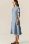 saga-pocket-dress-XkKXJrUz-0.webp