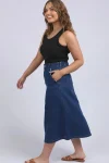 scallop-edge-denim-skirt-qzYheGTj-0.webp